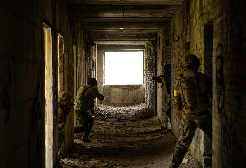 Autumn Fest airsoft players at Suurpea — tactical formation in forest terrain